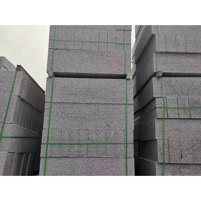 芝麻黑火烧板,五莲花路沿石五莲县梦达石材质量保障量大优惠