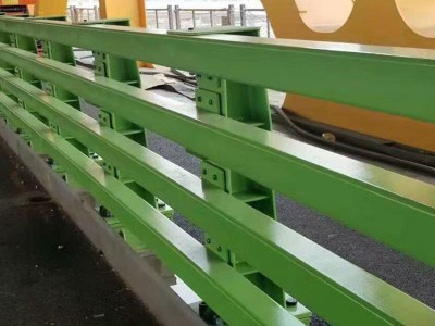 专业销售防撞桥梁护栏,选聊城星河金属材料