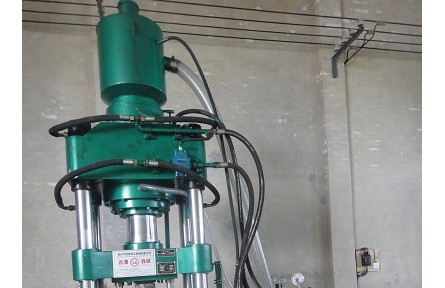 Y太原市全自动粉末成型液压机效率高  节省成本