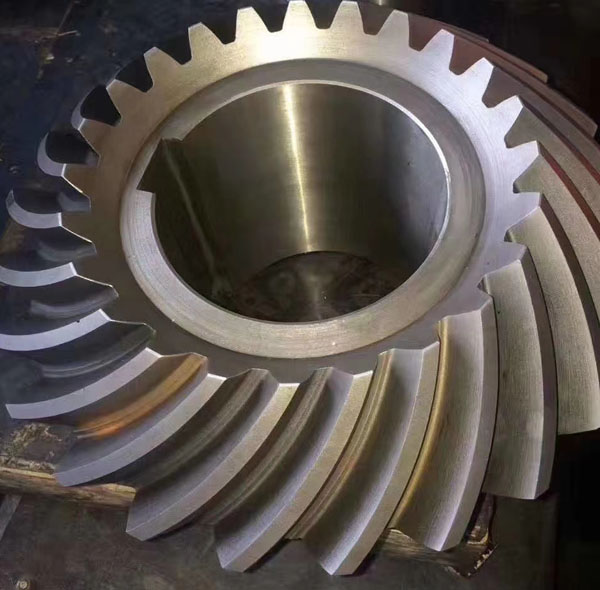 直线传动机构‌齿轮、链轮：如机床工作台的进给系统