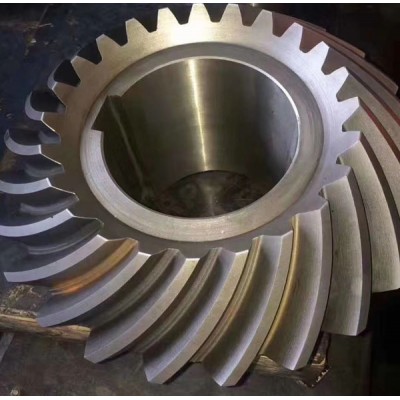 直线传动机构‌齿轮、链轮：如机床工作台的进给系统